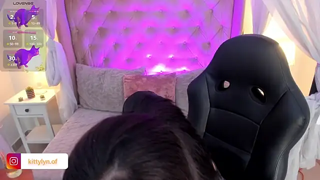 Missslynnn online show from April 27, 2:52 am