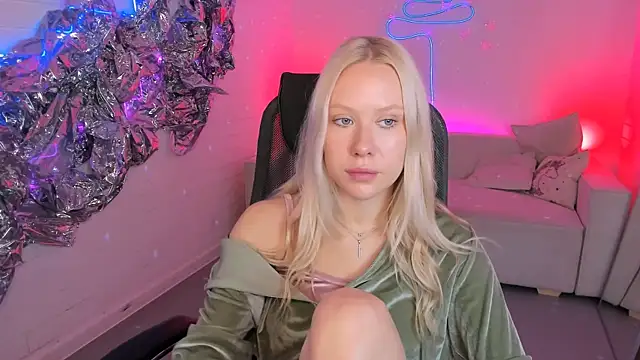 AprilChambers online show from December 18, 9:36 am