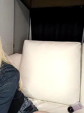 yu femboy online show from April 28, 2:21 pm