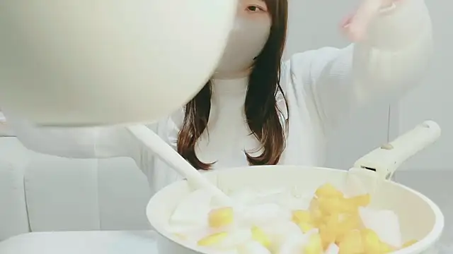 yuyuchan   online show from April 28, 10:19 am