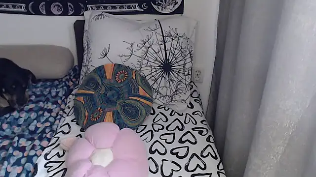 AlienforTwenty online show from April 23, 8:33 am