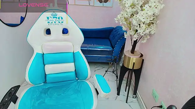 Nina willyams online show from January 18, 4:20 am