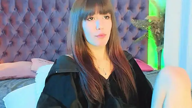 MilanaHotts online show from June 5, 6:52 am
