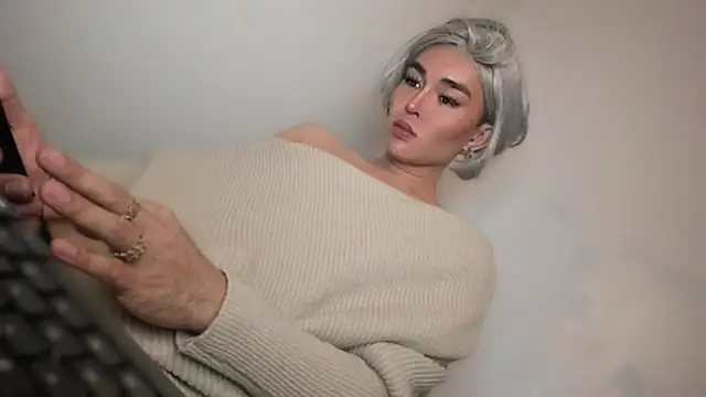 MissTransUSA online show from April 7, 7:27 pm