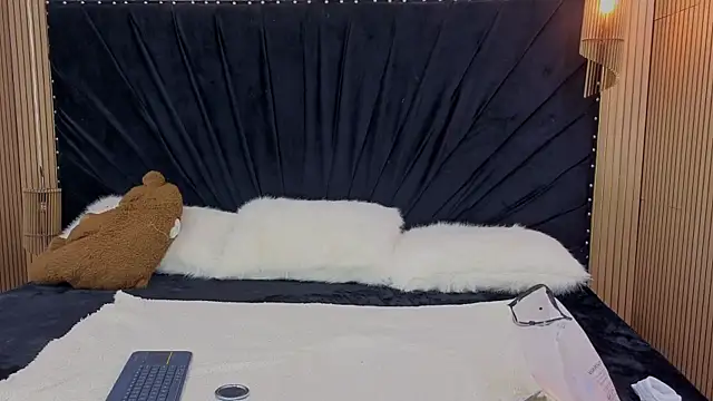 Megan-Horney- online show from April 20, 1:25 pm