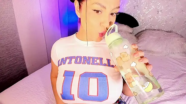 AntonellaFerrerr 1 online show from June 6, 10:21 am
