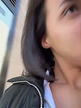 MiaMorenoo online show from January 7, 5:05 pm