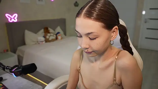 luna young online show from May 1, 5:38 pm