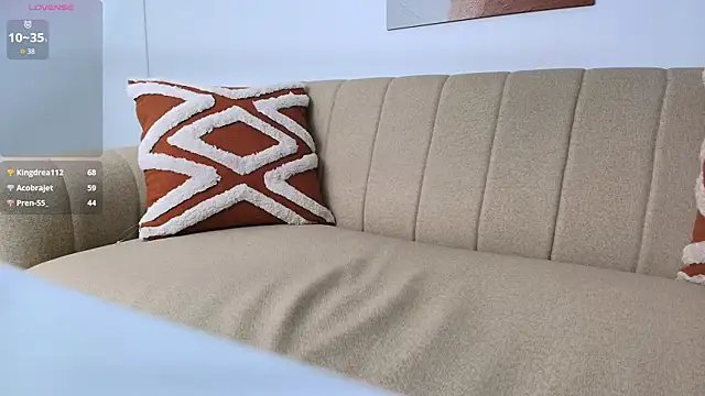 TinyCherryy online show from January 7, 6:00 pm