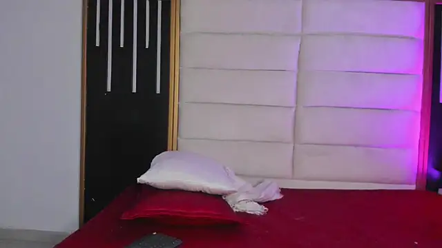 JuliMonroe19 online show from March 4, 1:07 pm