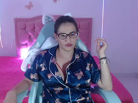 NathyVega online show from December 20, 2:04 am