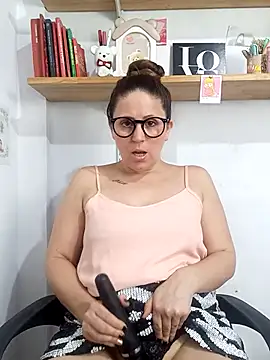 SofiEsteves online show from April 21, 2:13 pm