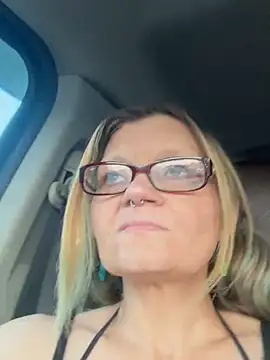 lindzybella online show from May 14, 12:27 am