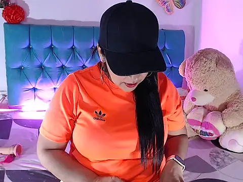 MarilynRoxy online show from January 15, 5:13 am