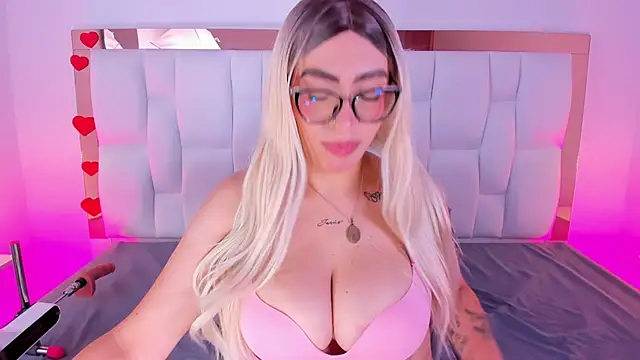 CamilleJuicy  online show from April 25, 1:03 pm