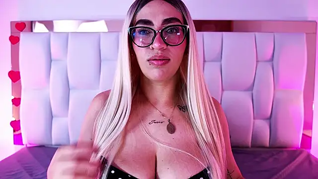 CamilleJuicy  online show from April 4, 12:48 pm
