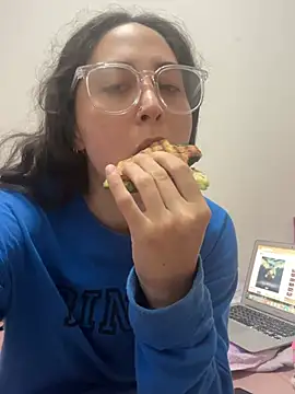 LatinDoll8 online show from May 7, 3:44 am