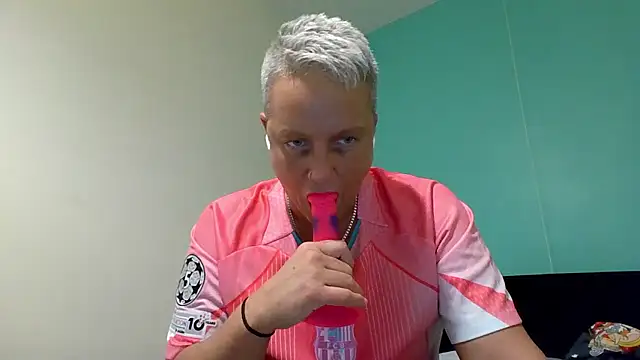 Bendoverbetty3 online show from January 12, 9:09 pm