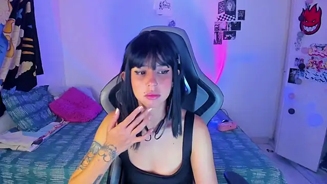 harakitty  online show from April 24, 4:26 am