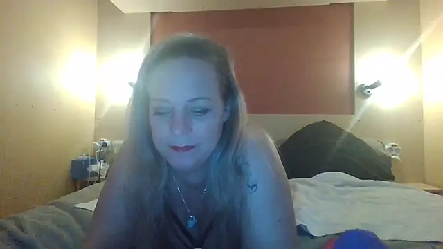 Miss-Chupagirly online show from January 14, 9:20 pm