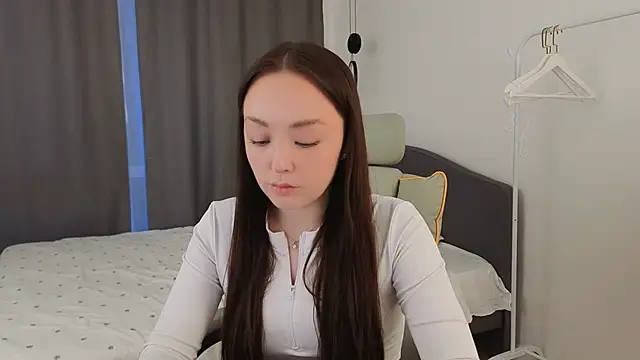 fallin lovee online show from March 13, 1:45 pm