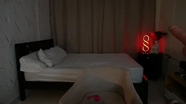 Alannadumont  online show from April 28, 1:03 am