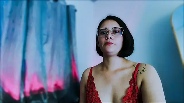 ScarlettRedsins online show from January 17, 2:30 am