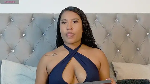 izzybelmonth12 online show from June 10, 8:07 pm