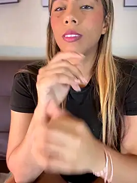 MiaSizzle online show from March 7, 8:27 pm