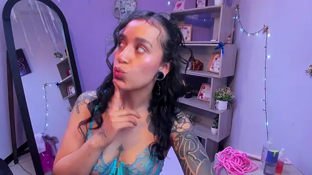 StaceyLeee online show from March 9, 8:12 pm