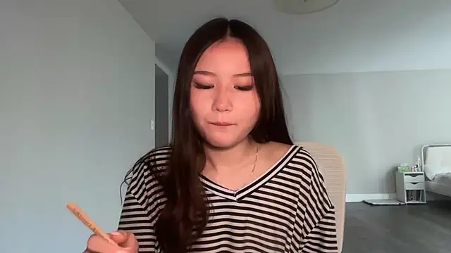 luvvivii online show from July 7, 2:42 pm