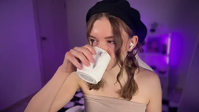 KellySunn online show from April 21, 8:10 am