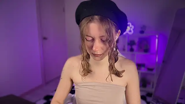 KellySunn online show from April 19, 8:03 am