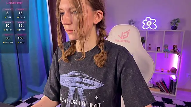 KellySunn online show from April 26, 1:42 pm