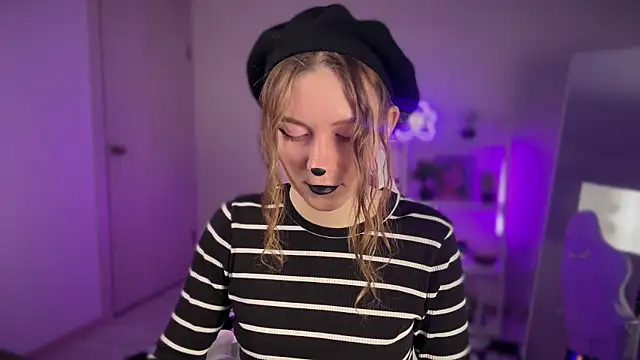 KellySunn online show from April 12, 8:17 am