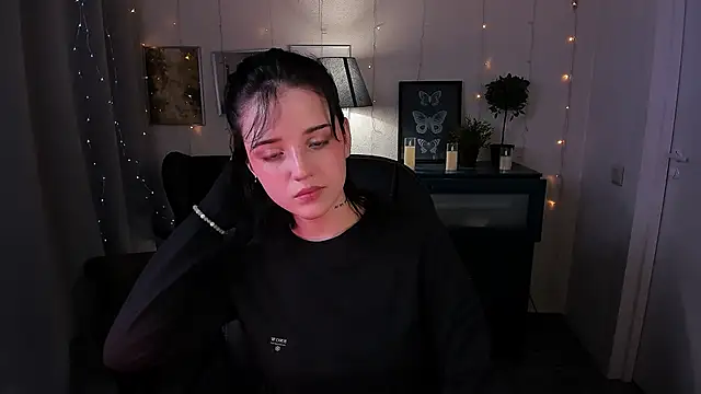 SarahShelby online show from March 31, 8:42 pm