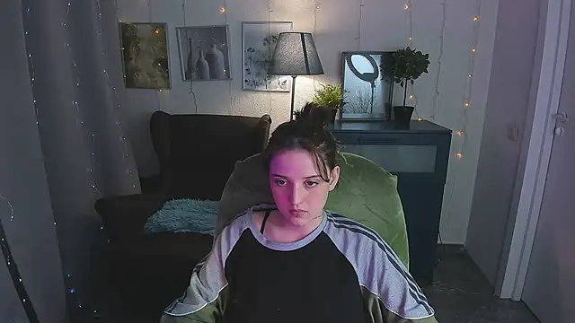 SarahShelby online show from June 13, 4:59 pm