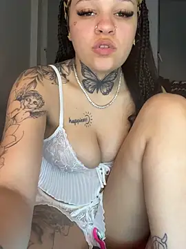 urprettygirlleenay online show from March 19, 8:46 pm