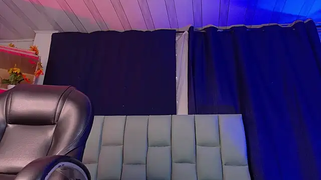 Emilyy05  online show from April 21, 1:09 am