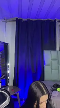 Emilyy05  online show from April 24, 12:57 am