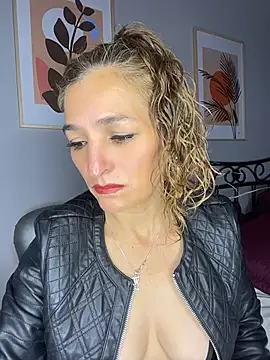 JennaMilf  online show from April 27, 7:00 pm