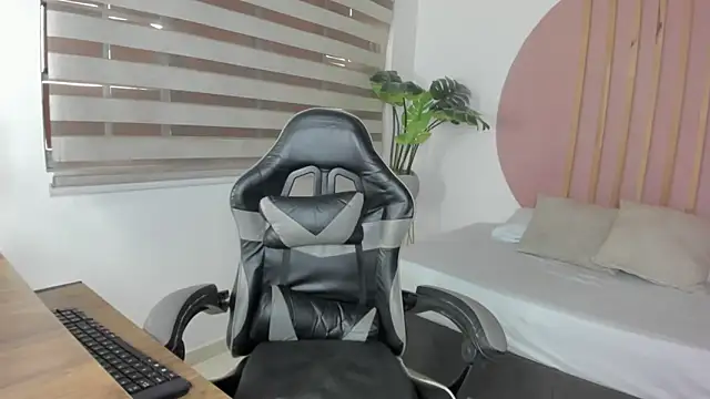 seraphine lark online show from March 5, 7:31 pm