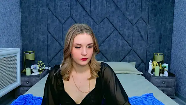 Molly Voss online show from March 11, 11:36 am