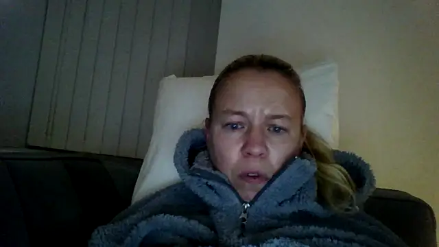 jennyblondeuk online show from March 11, 9:28 pm