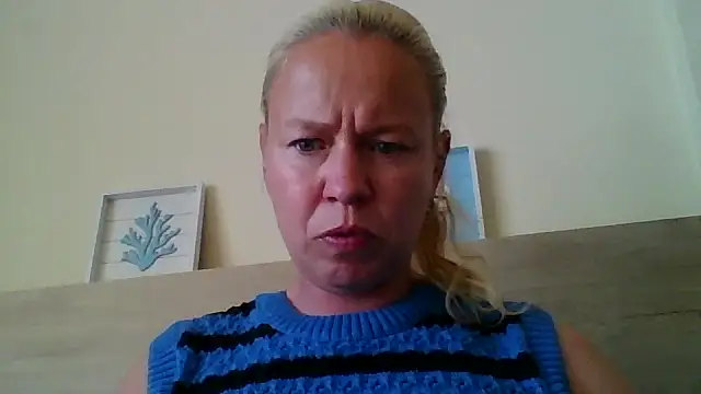 jennyblondeuk online show from April 26, 4:49 pm