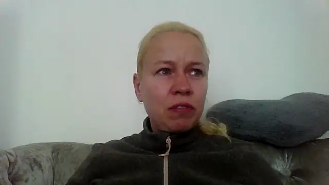 jennyblondeuk online show from April 8, 3:03 pm