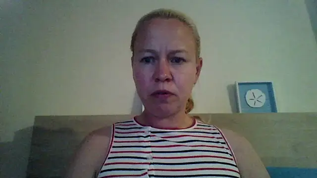 jennyblondeuk online show from April 19, 6:10 pm