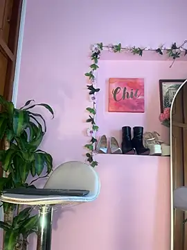  zoe bakerr online show from April 23, 5:04 pm