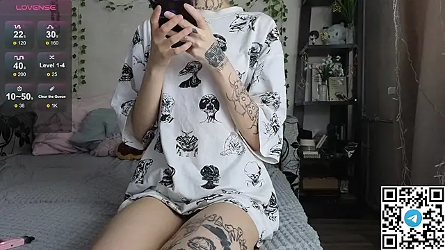 LeonaHinnes online show from March 26, 3:30 am