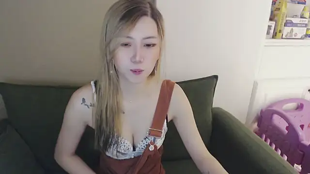 whitecat13 online show from April 21, 11:17 am